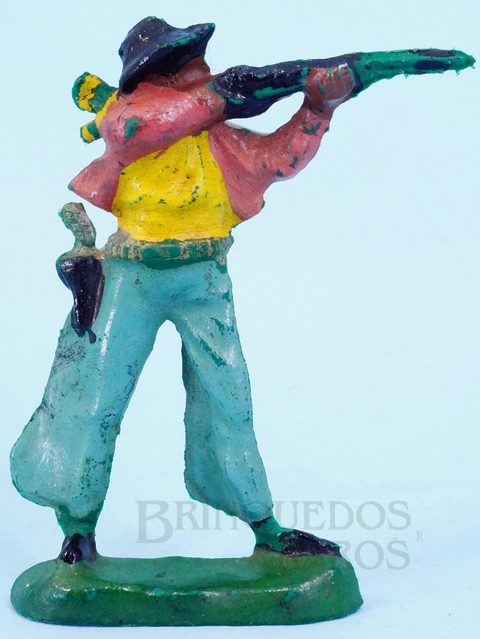 Brinquedos Antigos - Casablanca e Gulliver - Cowboy de pé atirando com rifle de plástico verde pintado Casablanca Década de 1960