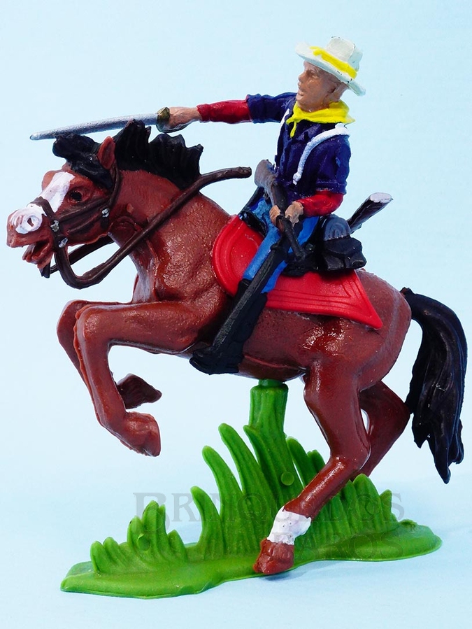 Brinquedos Antigos - Britains - DSG - Soldado da Sétima Cavalaria a cavalo com Sabre e Rifle Reedição Década de 1990