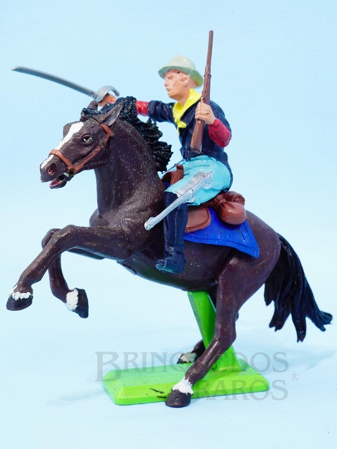 Brinquedos Antigos - Britains - Soldado da Sétima Cavalaria a cavalo com sabre e rifle Série Deetail Década de 1970
